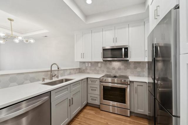 Building Photo - 2 bedroom in Kirkland WA 98033