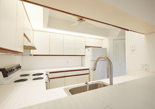 Foto del edificio - 300 SW 130th Terrace