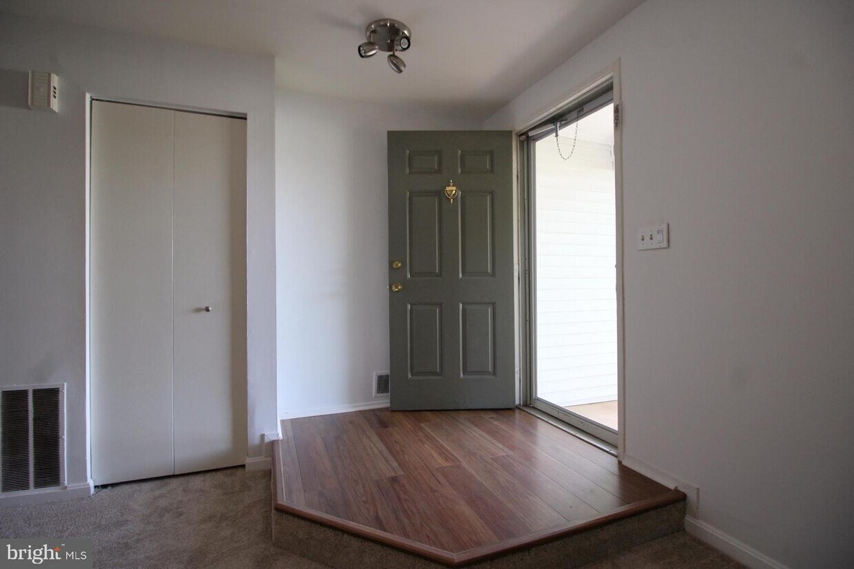Primary Photo - 13515 Apple Barrel Ct