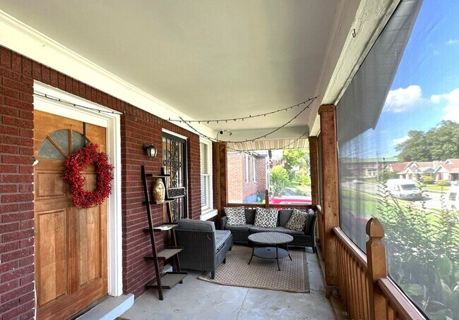 Building Photo - Beautiful 4 Bedroom Home Available