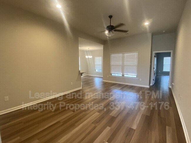 Building Photo - 204 Sparkling Meadows Ln