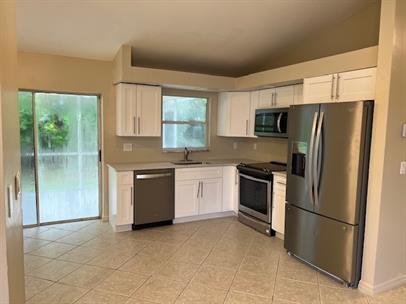 Building Photo - Charming 3-Bedroom Home in Fort Myers – An...