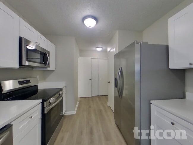 Foto del edificio - 2301 Harvest Moon Dr