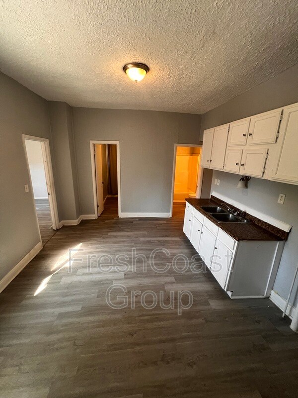 Foto del edificio - 3318 W 30th St