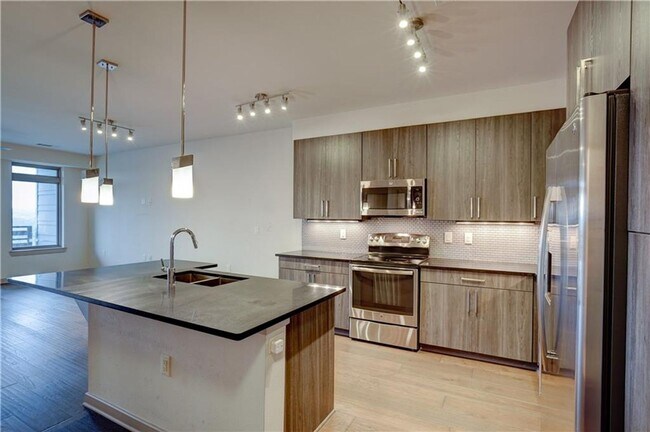 Foto del edificio - 3600 S Lamar Blvd