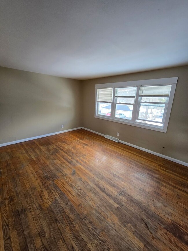 Building Photo - 110-118 Milburn Dr