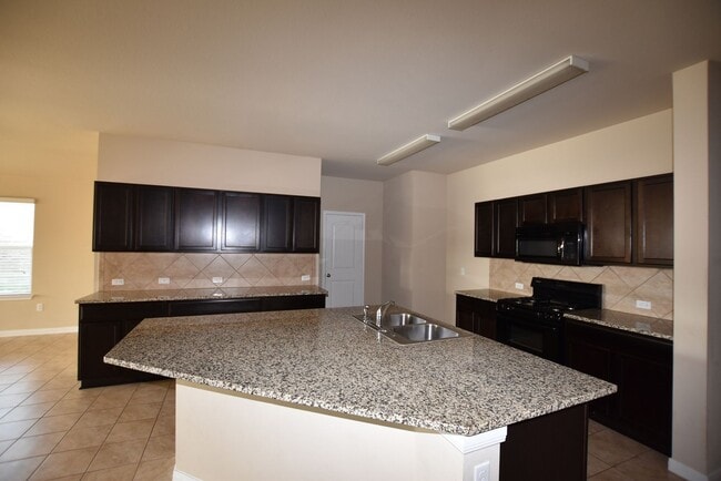 Foto del edificio - Meadows at Kyle - Beautiful 1 story - A steal at $1900