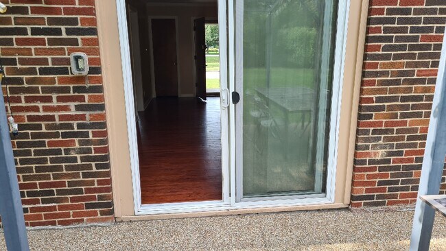 Puerta del patio - 340 N Brookside St