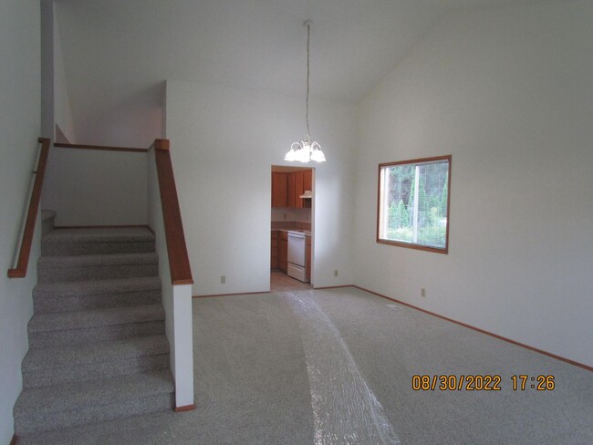 Building Photo - ~Beautiful Two-story Home Located in the N...