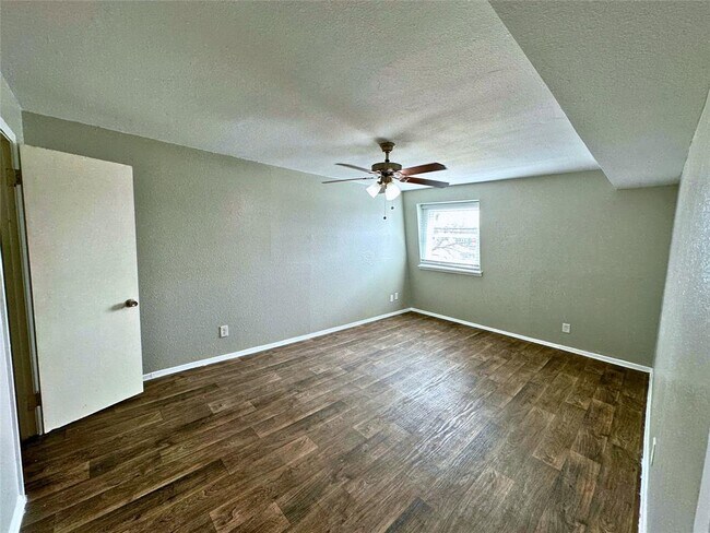 Foto del edificio - 1825 Wooten Park Dr