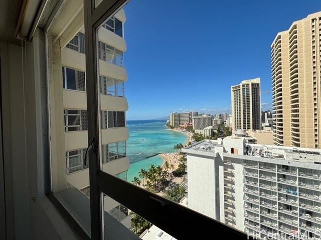 Building Photo - 2500 Kalakaua Ave