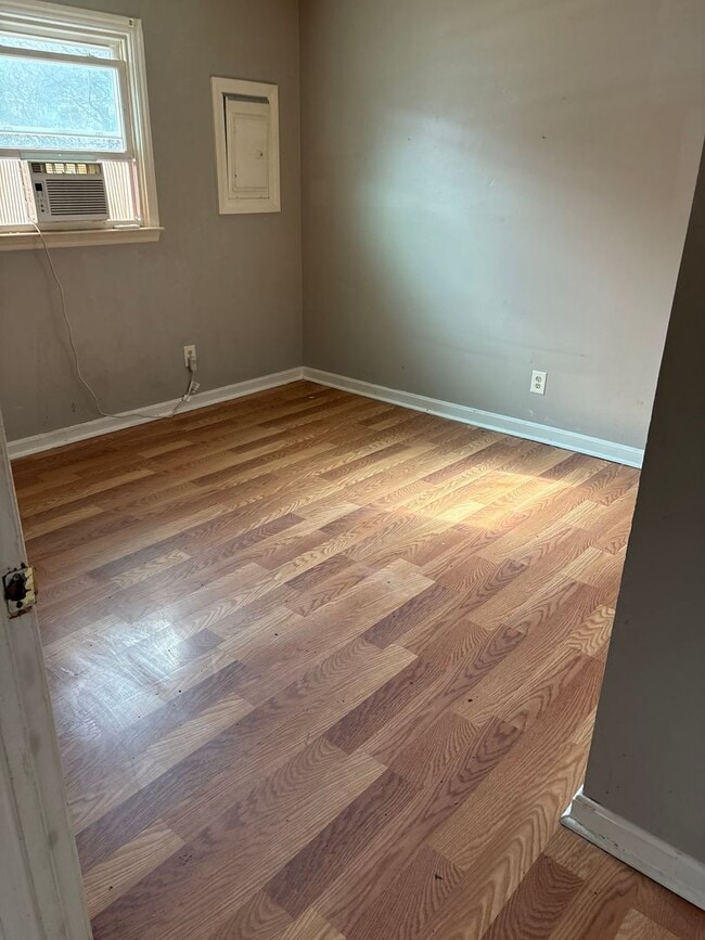 Building Photo - 418 Brewer St