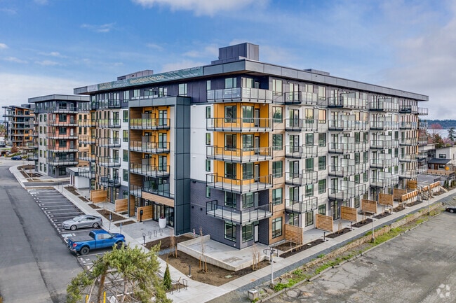 Building Photo - 2515 Hackett Crescent