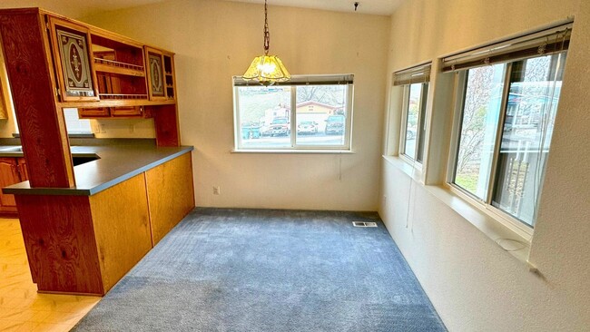 Foto del edificio - 3 Bed/2 Bath Home w/ Garage