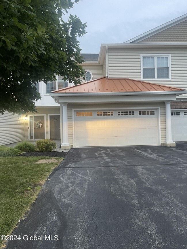 Building Photo - 803 Valley Pointe Dr
