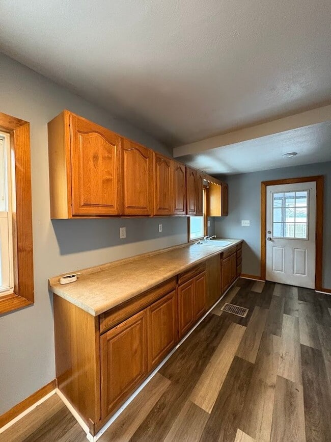 Foto del edificio - Four bedroom two bathroom home for rent