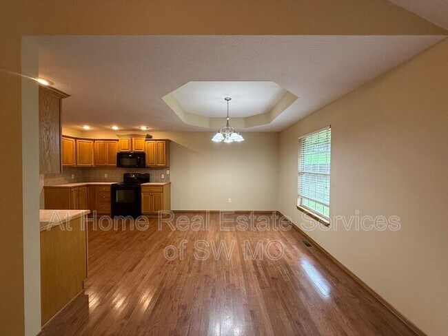 Building Photo - 1082 E Daisy Falls Dr