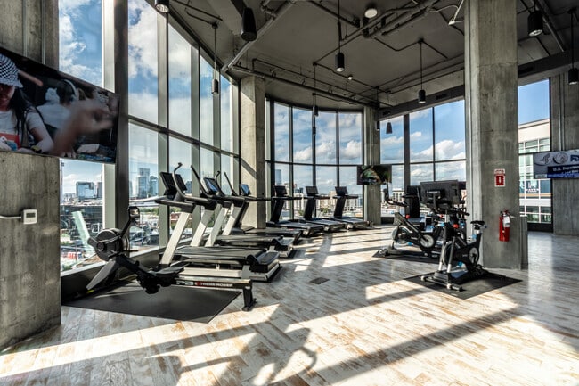 Gimnasio - Albion in the Gulch