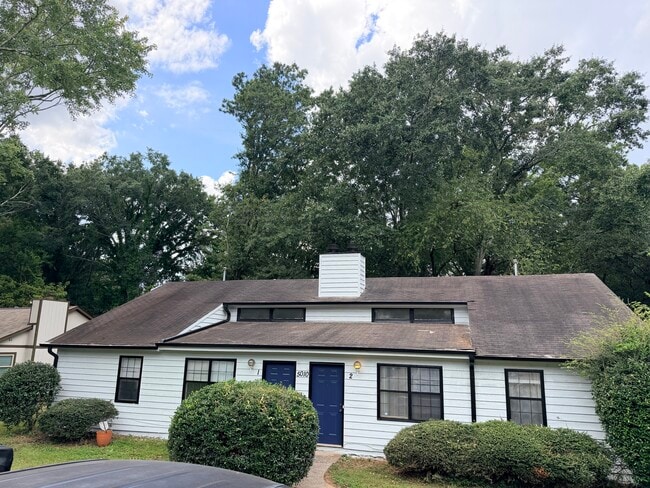 Building Photo - 5010 Hawthorne Ct