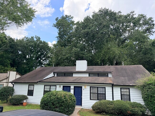 Foto del edificio - 5010 Hawthorne Ct