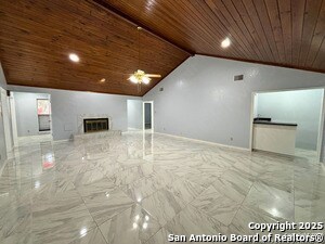 Foto del edificio - 6318 Firestone Pkwy