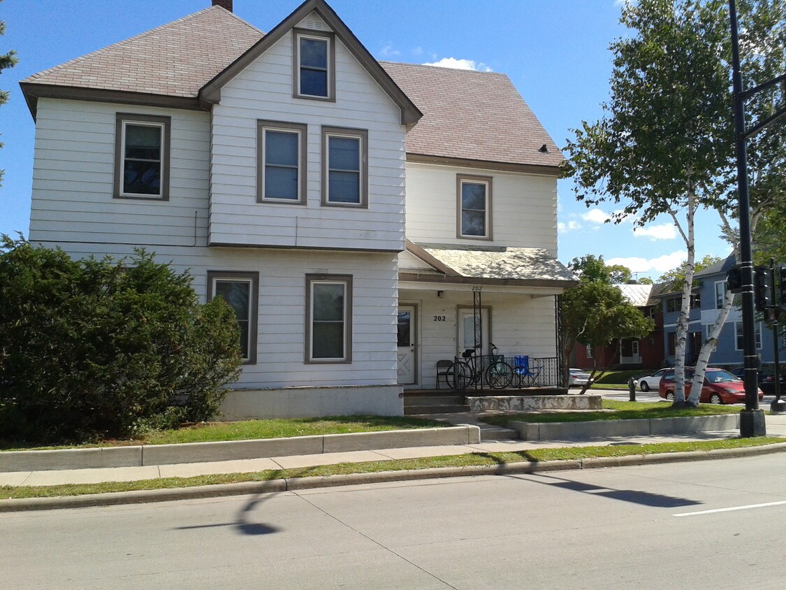 Primary Photo - 202 West Ave N