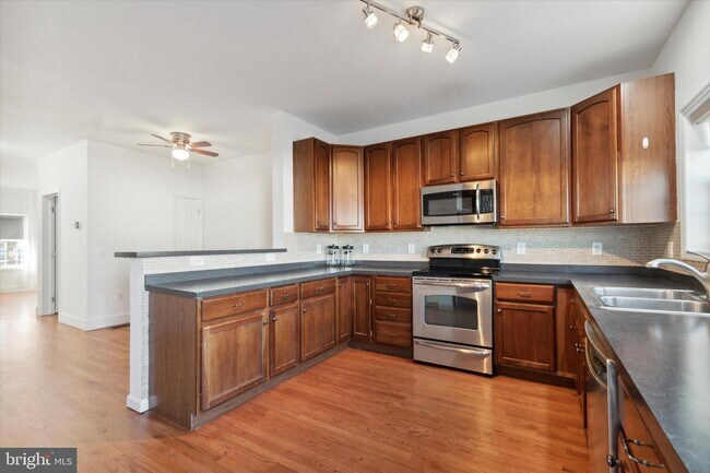 Building Photo - 2601 Pickwick St
