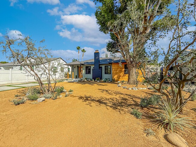 Foto del edificio - Upgraded 3+2 w/pool, gourmet kitchen + family room!