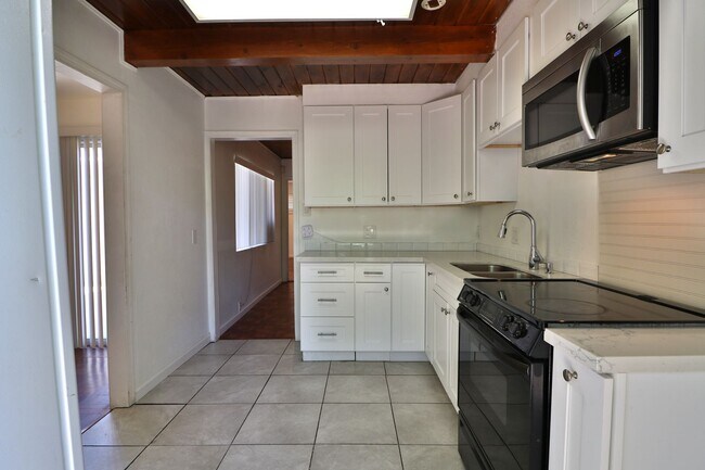 Foto del edificio - Roommate- Friendly 4 bedroom, 2 Bath Home Near UNR