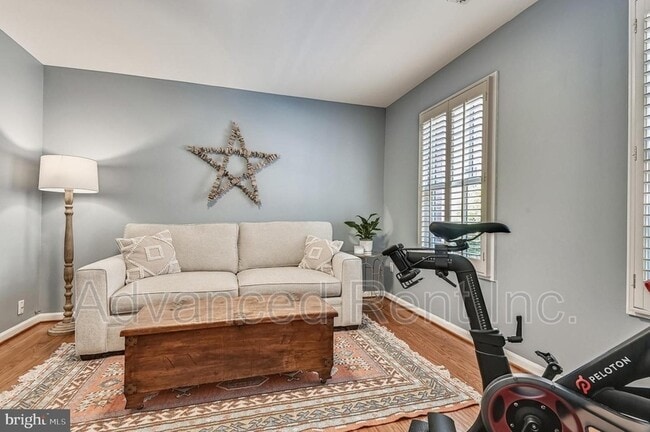 Photo - 11 W Churchill St Townhome