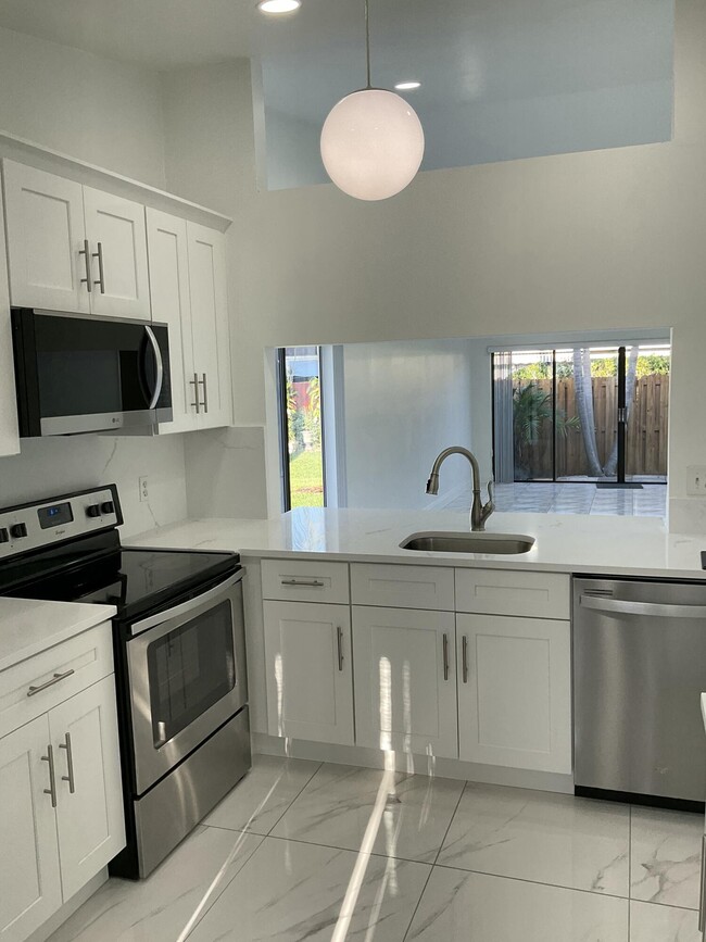 Building Photo - 10212 Boca Bend E