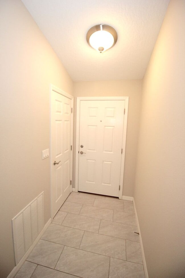Building Photo - Roomy 3 Bed 2 Bath 1 Car Grg Home for rent...