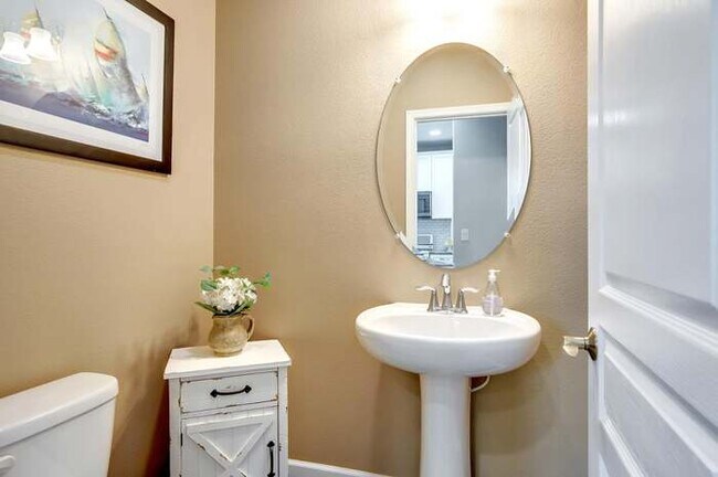 Photo - 217 Southpark Ct House