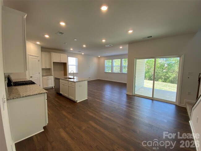 Foto del edificio - 14057 Lake Home Ln