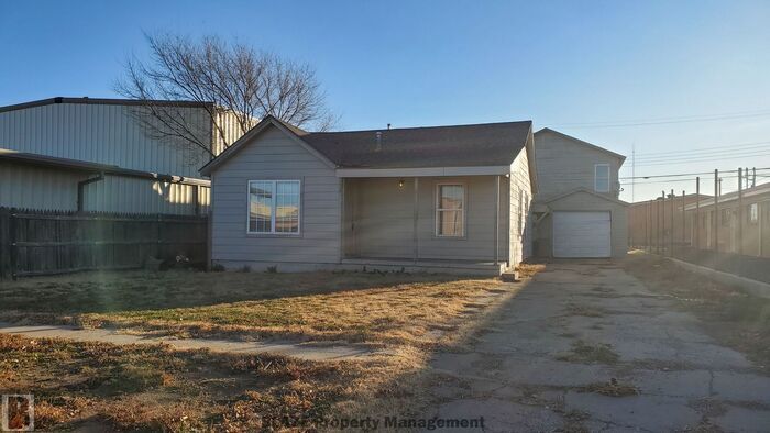 Foto principal - 2 Bed 1 Bath Home