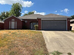 Building Photo - 8109 Fox Chase Dr