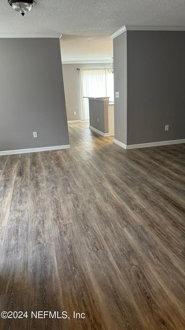 Foto del edificio - 1500 Calming Water Dr