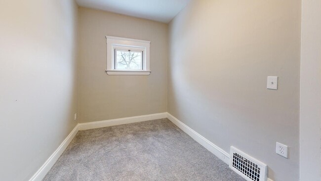 Building Photo - 4500 W 39th St