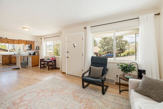 Building Photo - Beautifully Updated Home Near Downtown Golden