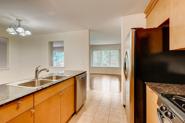 Building Photo - 2637 Chelsey St