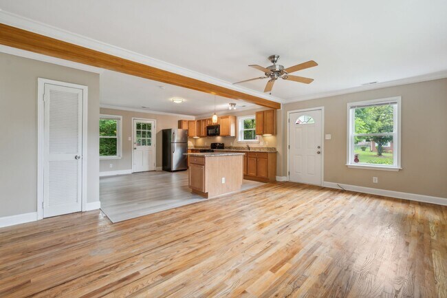Building Photo - Now Available – Charming 3BR/2BA Home Near...