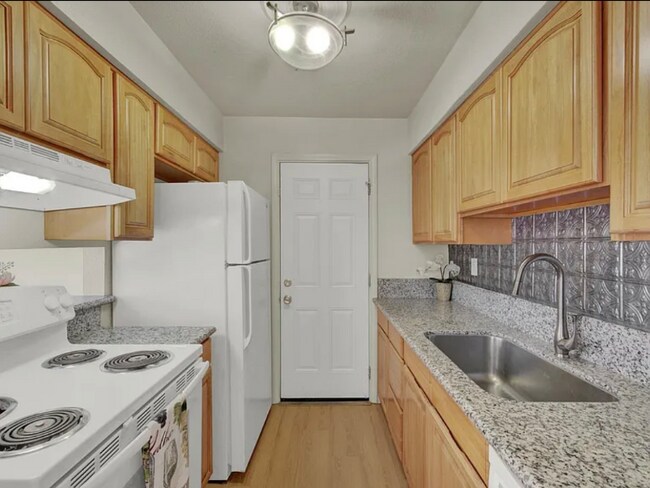 Building Photo - 107 Del Rio Cir