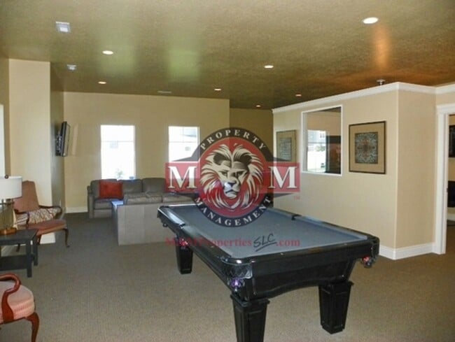 Building Photo - 3 Bd 3.5 Bath 2 Car Garage Townhome in Sandy