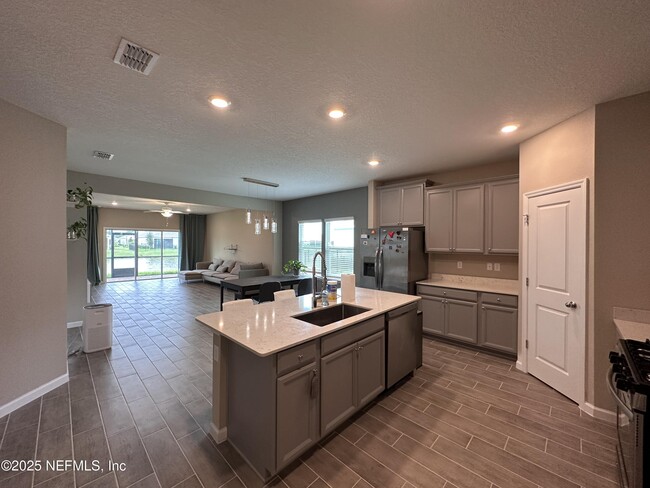 Foto del edificio - 3960 Cloverdale Ct