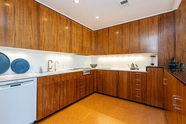 Foto del edificio - Meticulously maintained 1br + office apart...