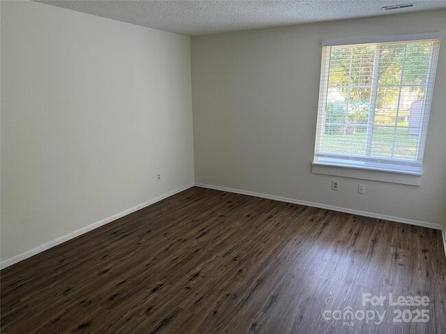 Foto del edificio - 11602 Green Willow Ln