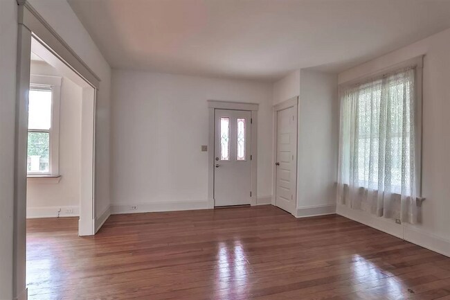 Photo - 476 Compton Rd House