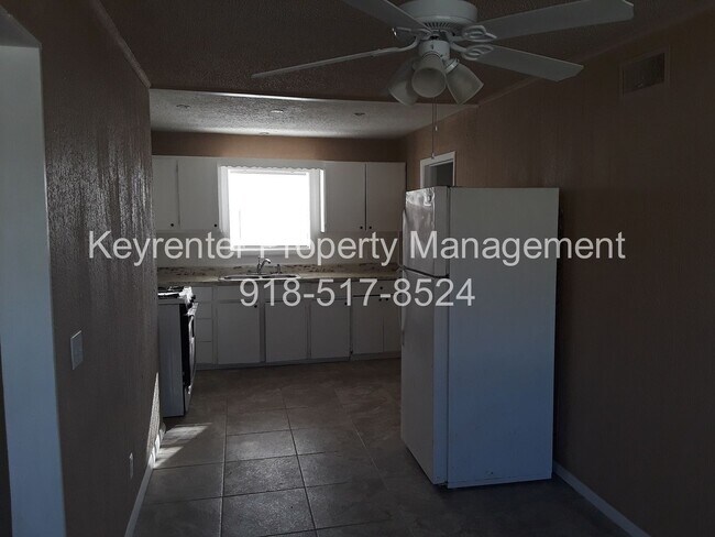 Foto del edificio - Spacious 4 Bedroom House