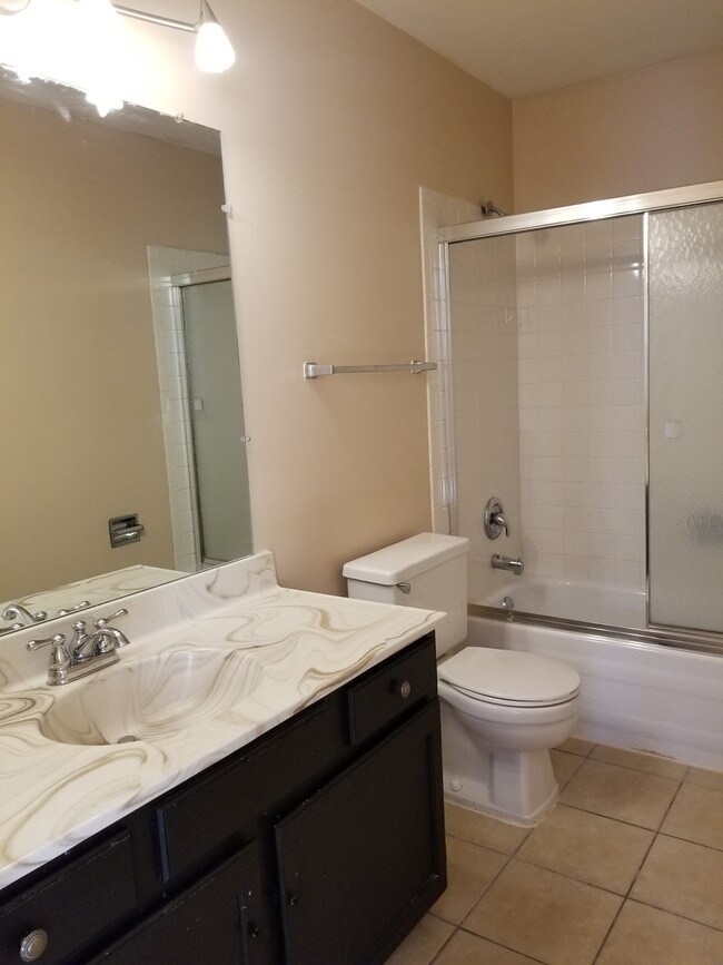 Foto del edificio - 335 Springlake Ln