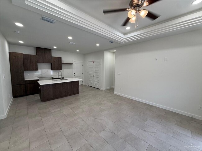 Building Photo - 9 S Woodland Dr